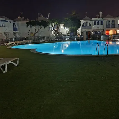 Holiday home Poolfront