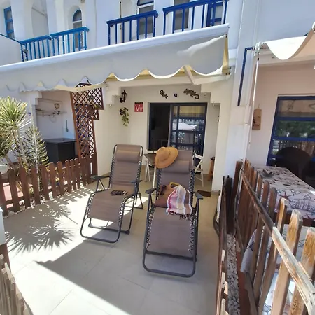 Semesterbostad Poolfront